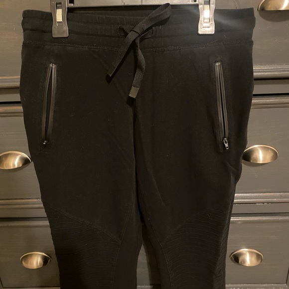 Alo yoga Moro sweatpants. Size small. Good condition. Super soft and comfortable - Picture 4 of 7